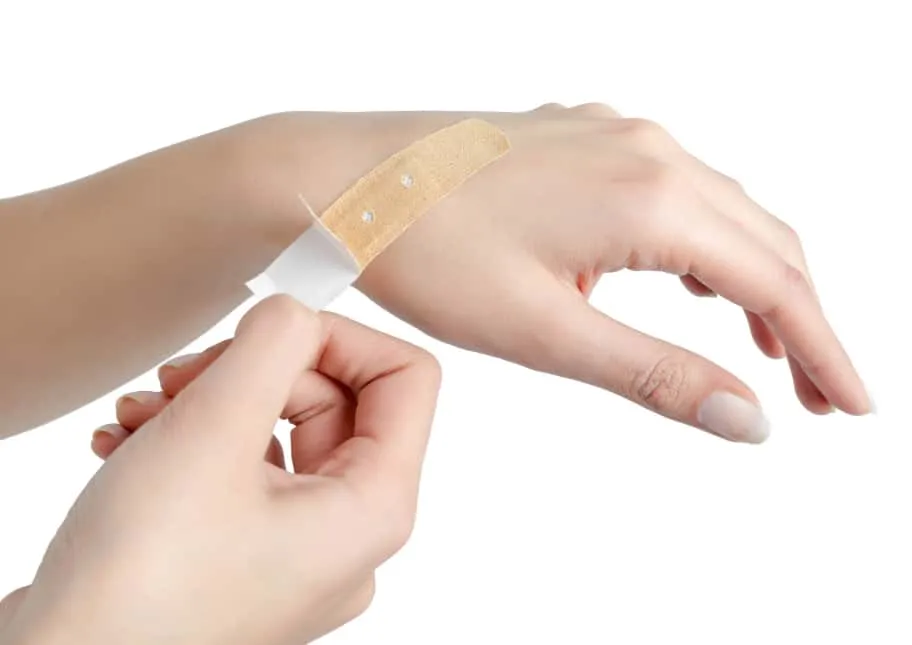 Memakai Plester Luka, Haruskah Dilepas Saat Wudhu dan mandi wajib?