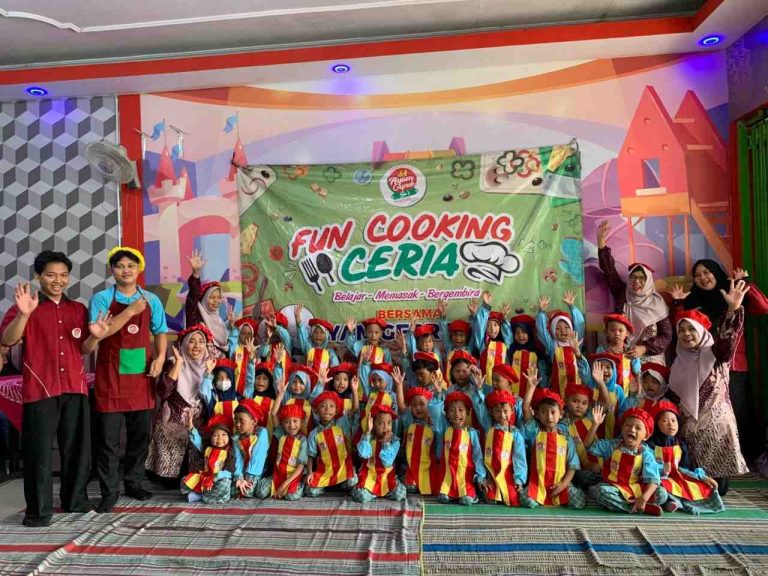 Fun Cooking dan Lomba Mewarnai Ayam Geprek Sa’i Teuku Umar Tegal: Belajar Seru Bersama KB Tunas Harapan Bangsa